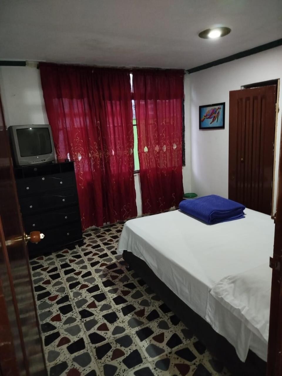 Hostal La 18 Pereira Bagian luar foto