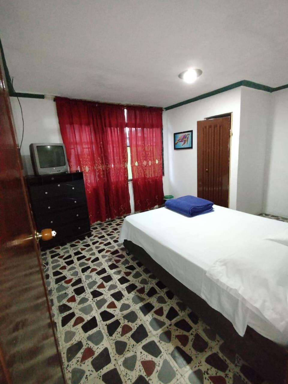 Hostal La 18 Pereira Bagian luar foto